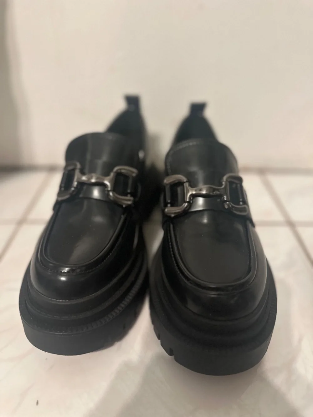 Madden Girl size 6 high heel shoes